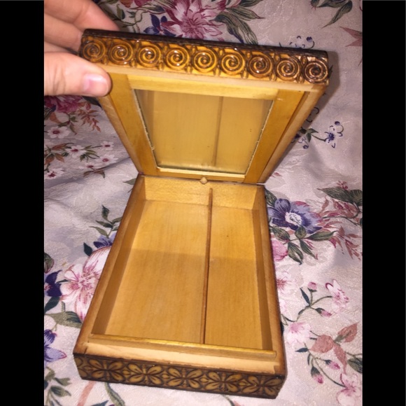 Vintage Burn Carved Jewelry Box / Price Firm - Picture 6 of 7